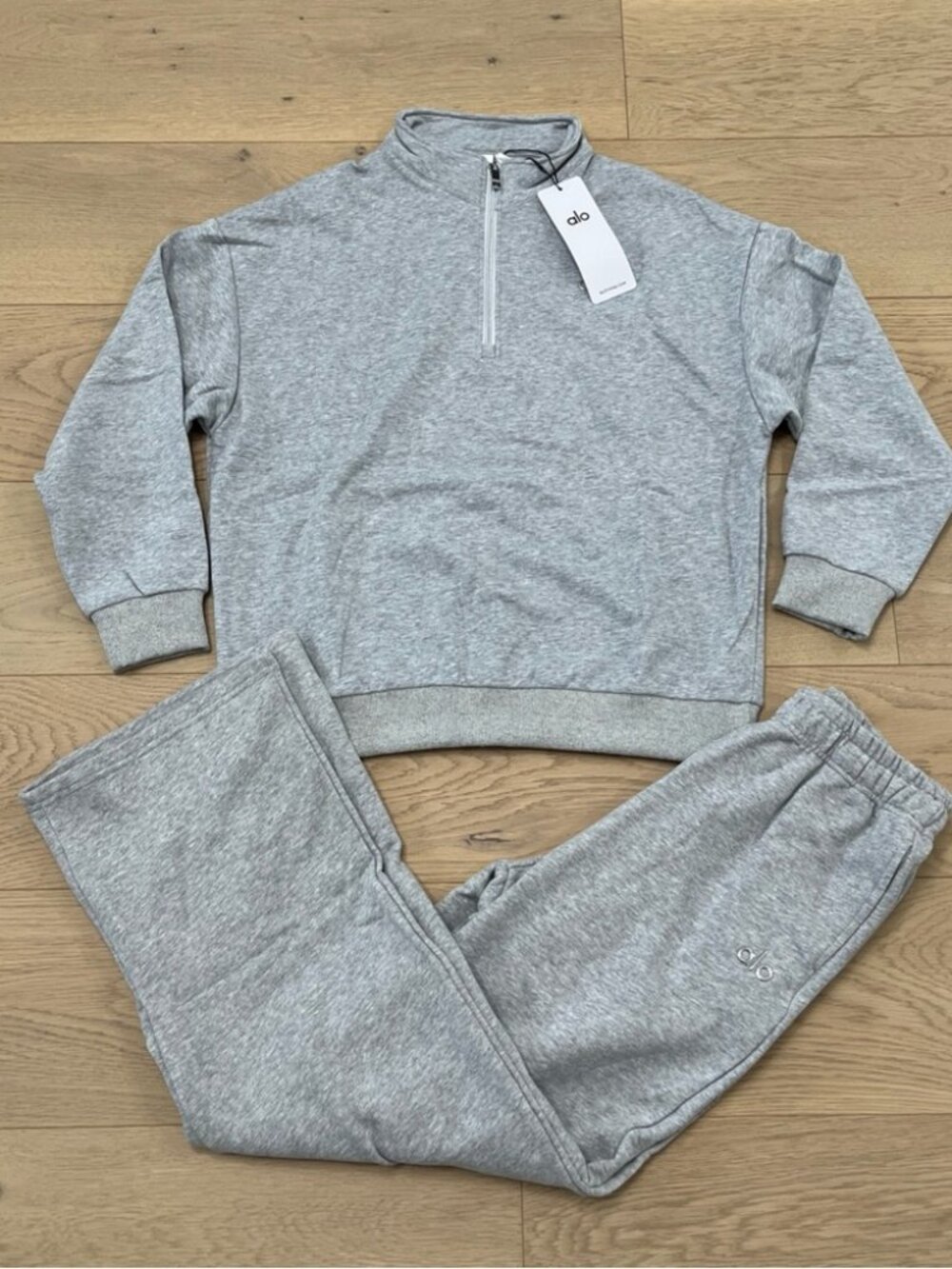 ALO Yoga Accolade Set Quarter Zip and Sweatpants Light Gray Unisex